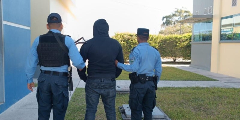 hombre se hizo pasar por otro (1)