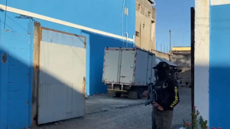 Por ahora se desconoce si hay personas detenidas.