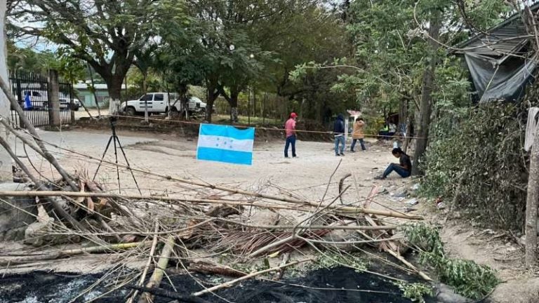 Toma en la Departamental de Educación en Lempira