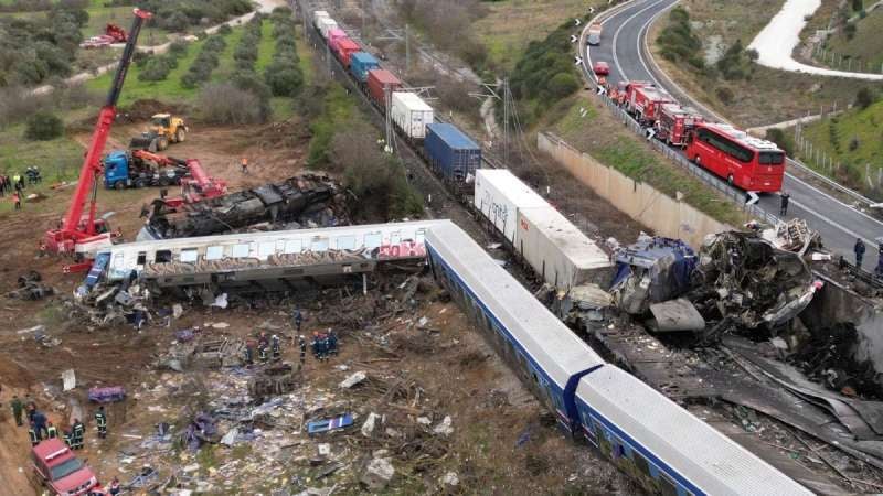 Muertos en choque de trenes en Grecia