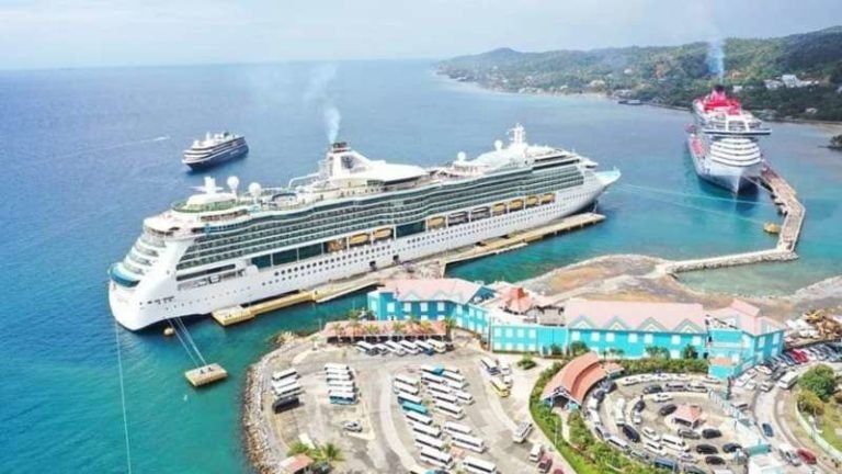 Llegan cruceros a Roatán