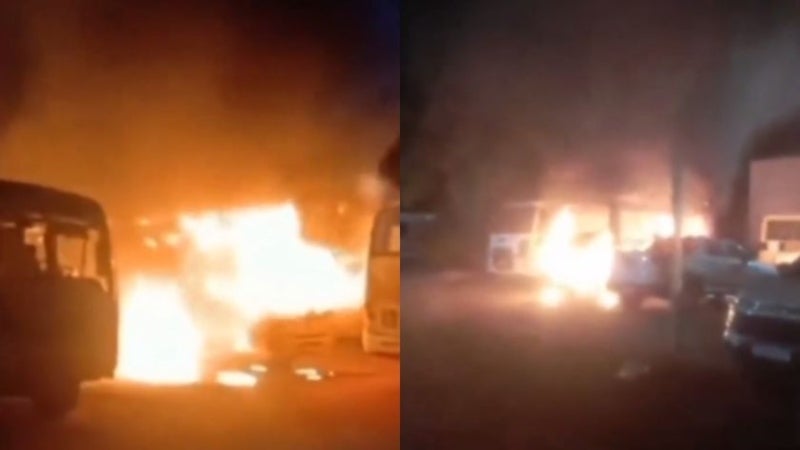 Incendiaron varios vehículos. 