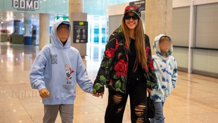 Shakira viaja a Nueva York con sus dos hijos