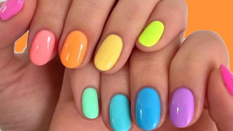 La última tendencia en uñas este verano la manicura francesa en varios  colores  Belleza