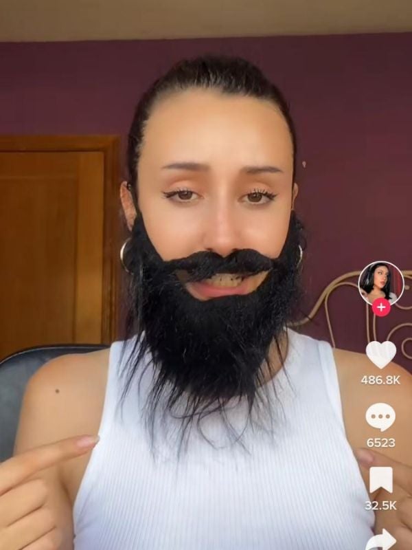 chica se disfraza de hombre