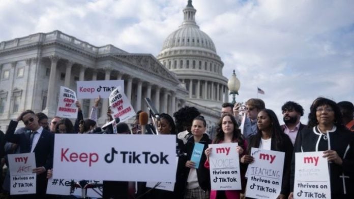 Tiktoker protestan en Estados Unidos