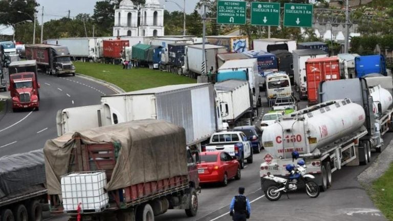 Transportistas de carga pesada anuncian paro el próximo lunes