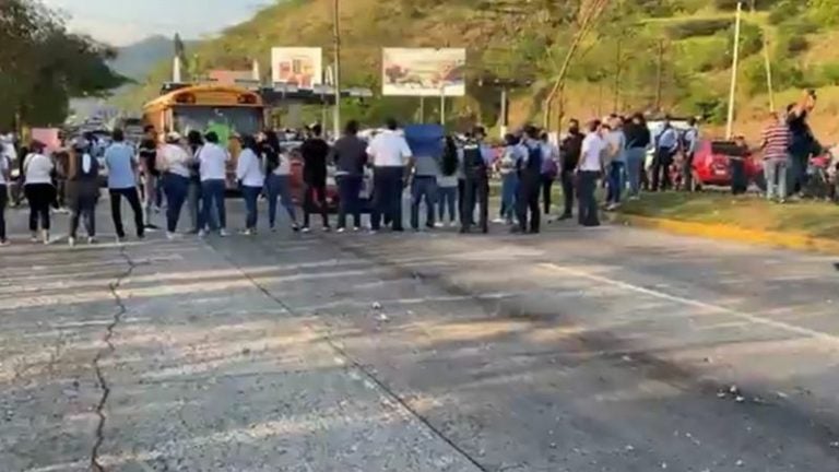 Protesta empleados 911 bulevar Sur