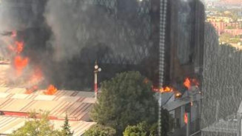Incendio fábrica llantas México