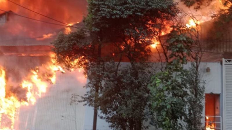 Incendio fábrica llantas México