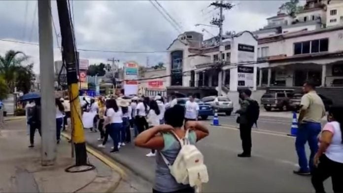 Docentes protestan Ley de Inprema