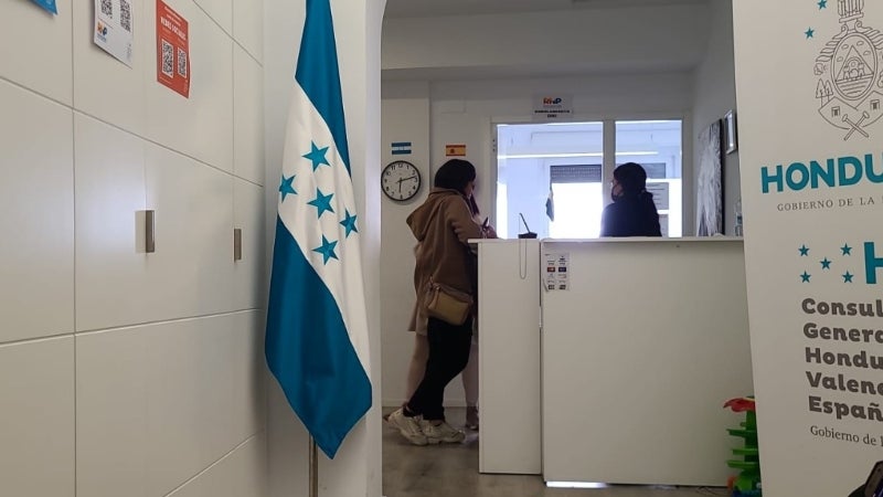 Consulado de Valencia España hondureños