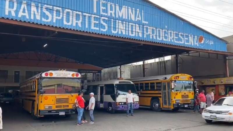 Paralizan buses de El Progreso