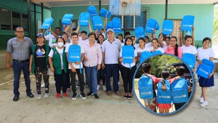 Alcaldía entrega mochilas a niños