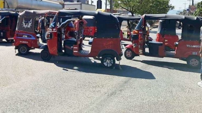 Conductores de mototaxi protestan en Villanueva