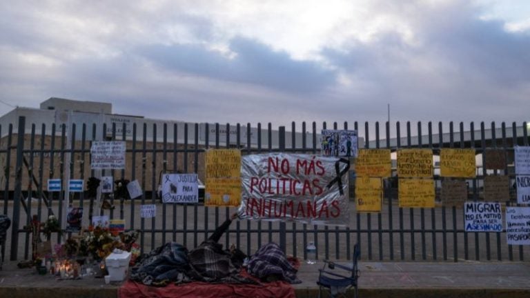 Detienen migrante incendio México