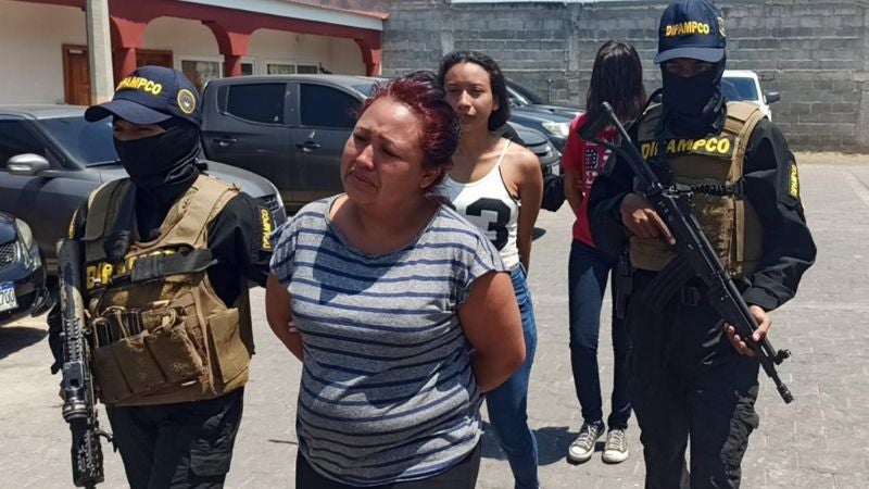 Mujeres capturadas Cantarranas extorsión
