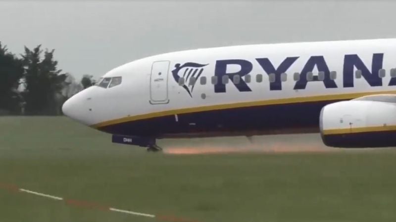 Avión se despista en Dublín