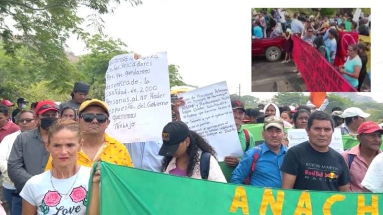 Campesinos de San Lorenzo bloquean paso en carretera por tierras