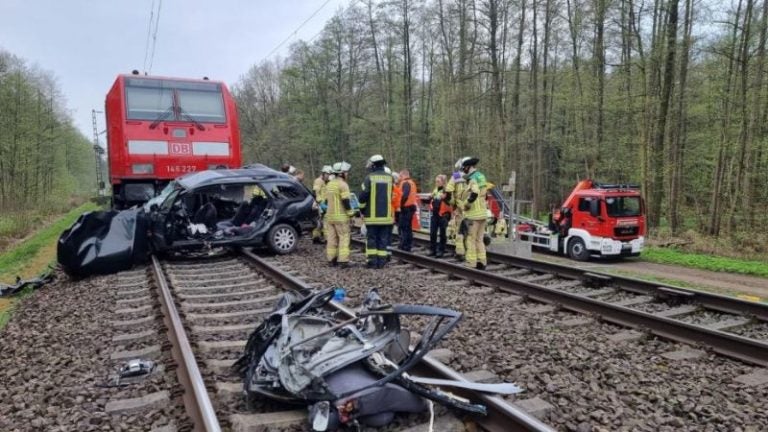 choque tren carro Alemania