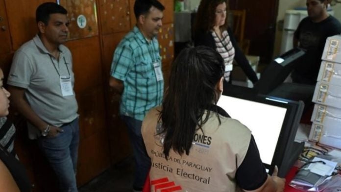 Paraguay sale a votar corrupción