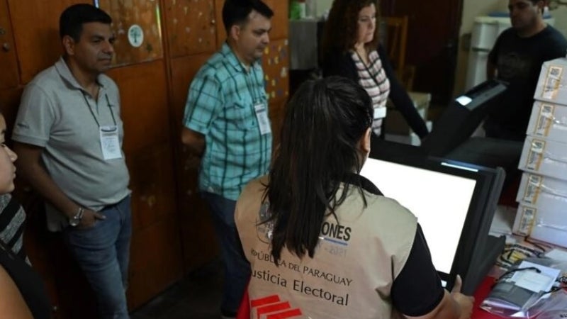 Paraguay sale a votar corrupción