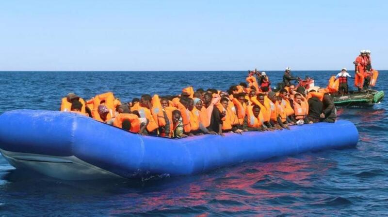 Migrantes rescatados en el mediterráneo.