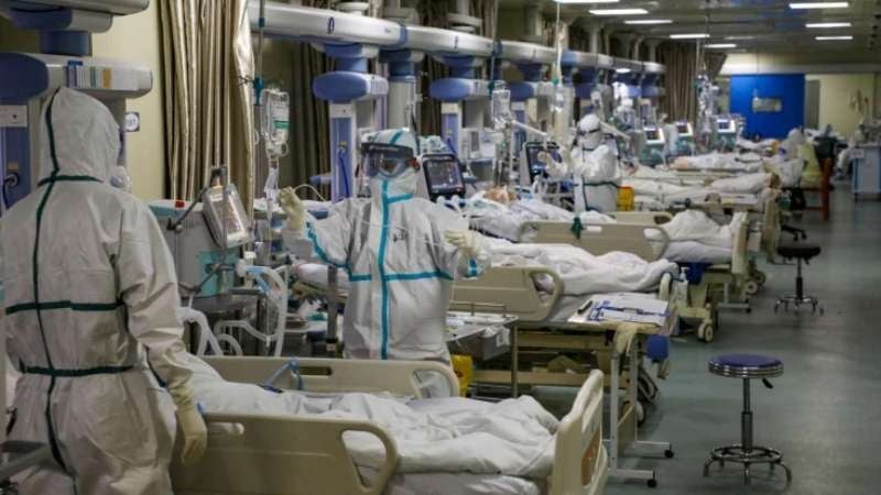 Pacientes con coronavirus son atendidos en un Hospital de Wuhan, China, en febrero de 2020.