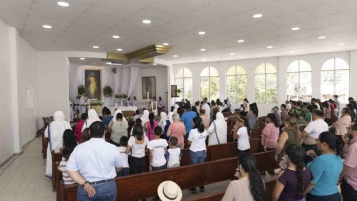 Kafie remodela iglesia