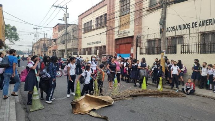 Tomada la Escuela Estados Unidos.