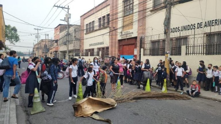 Tomada la Escuela Estados Unidos.