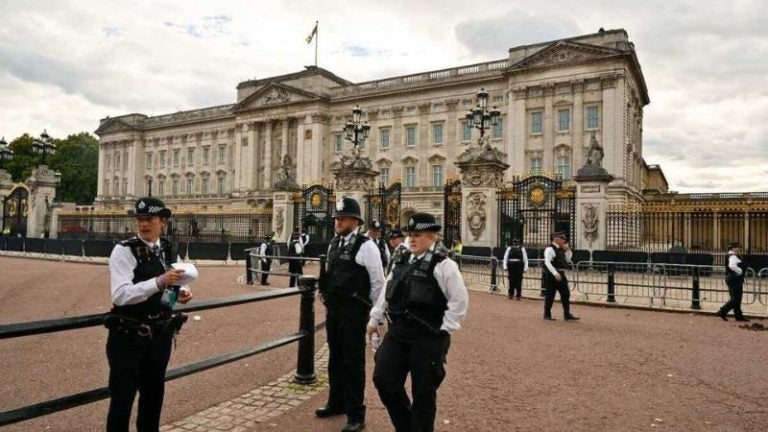 hombre armado en Palacio de Buckingham