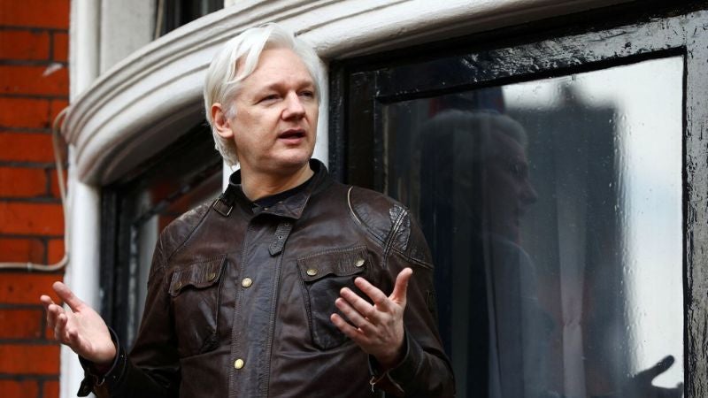 Julian Assange pide a Carlos III que lo visite en la cárcel