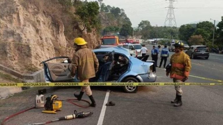 Accidente vial deja varios muertos en la Cuesta de La Virgen.