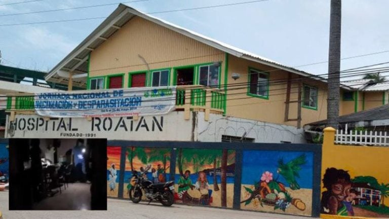 En Hospital de Roatán trabajan con luz de celulares por apagones