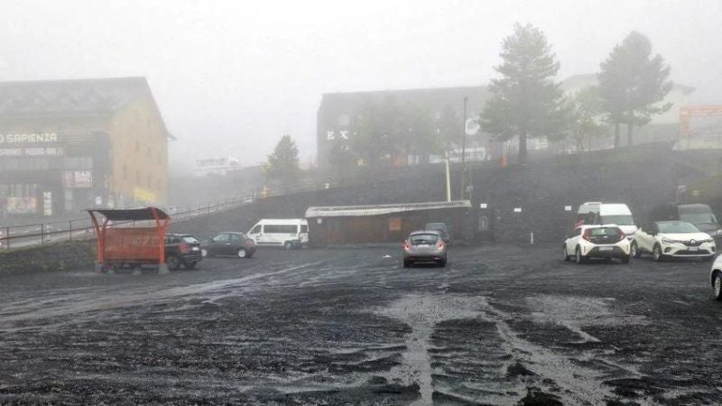 Volcán Etna entra en erupción