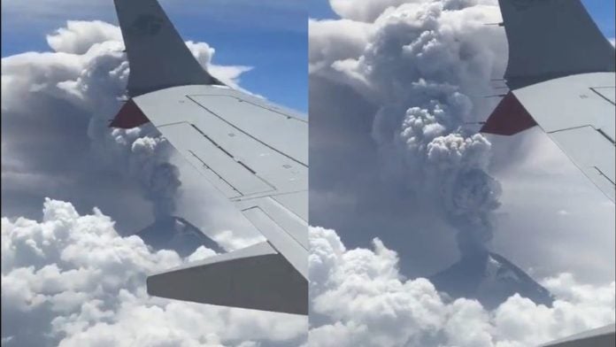 Vídeo avión erupción volcán