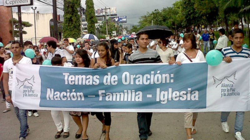 Evangélicos marchan contra doctrinas satánicas y matrimonio igualitario en TGU