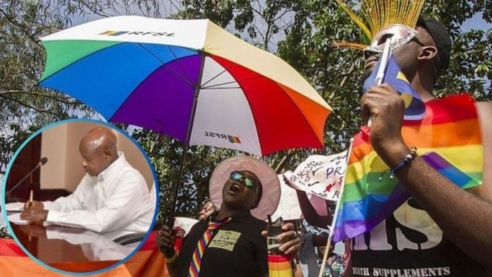 Uganda aprueba pena de muerte por delitos de homosexualismo.