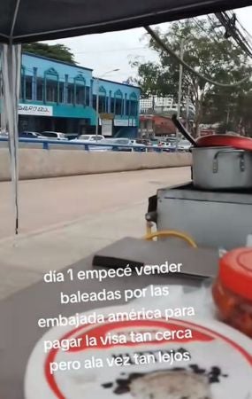 Hondureño vende baleadas para pagar visa
