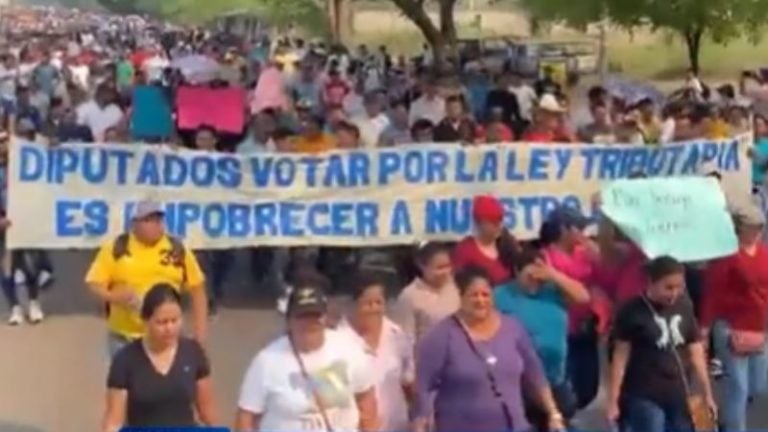 Obreros protestan en Choluteca contra Ley de Justicia Tributaria