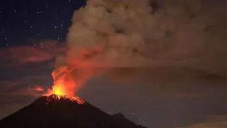 Explosión de volcán Popocatépetl causa destrozos en Puebla