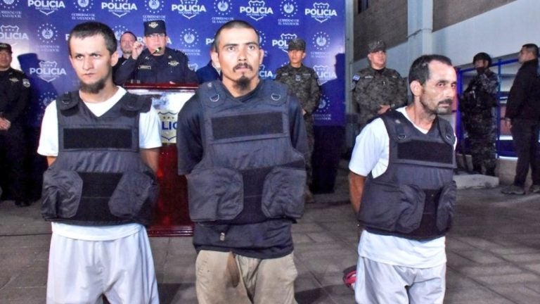 capturan 3 hombres matar a un policía El Salvador