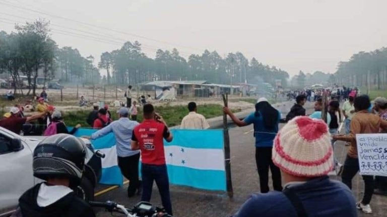 Pobladores carretera a Olancho IHTT