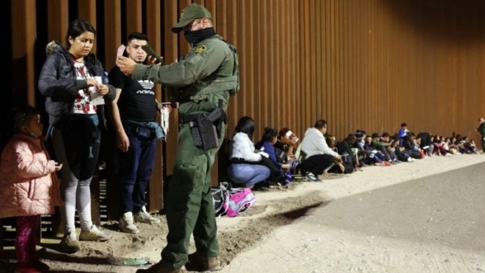 EEEUU niña migrante de 8 años