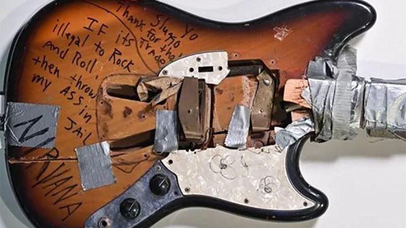 Subastan guitarra destrozada Cobain