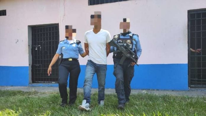 Arrestan a militar por violación