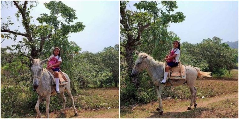 niña se va a caballo en la escuela