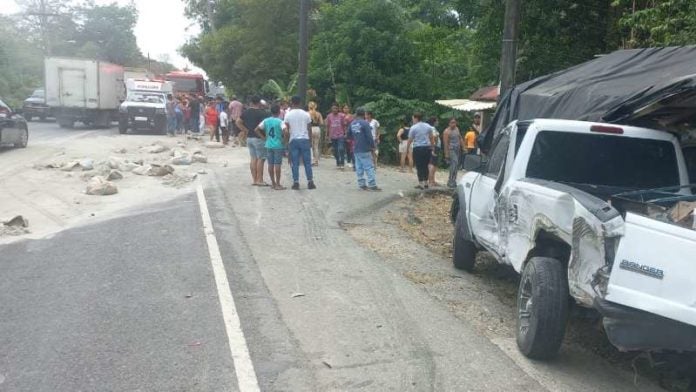 Rastra y vehículos accidente Omoa