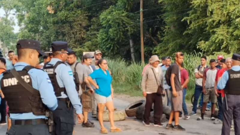 Los pobladores se pusieron de acuerdo y comenzaron la protesta desde horas tempranas.